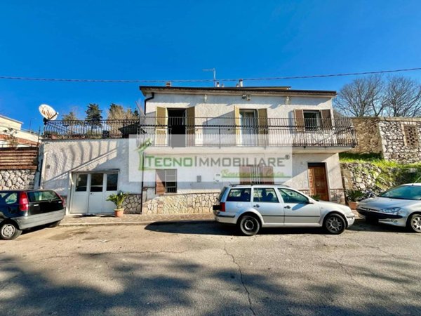 casa indipendente in vendita ad Esperia in zona Monticelli