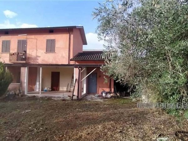 casa indipendente in vendita ad Esperia in zona Monticelli