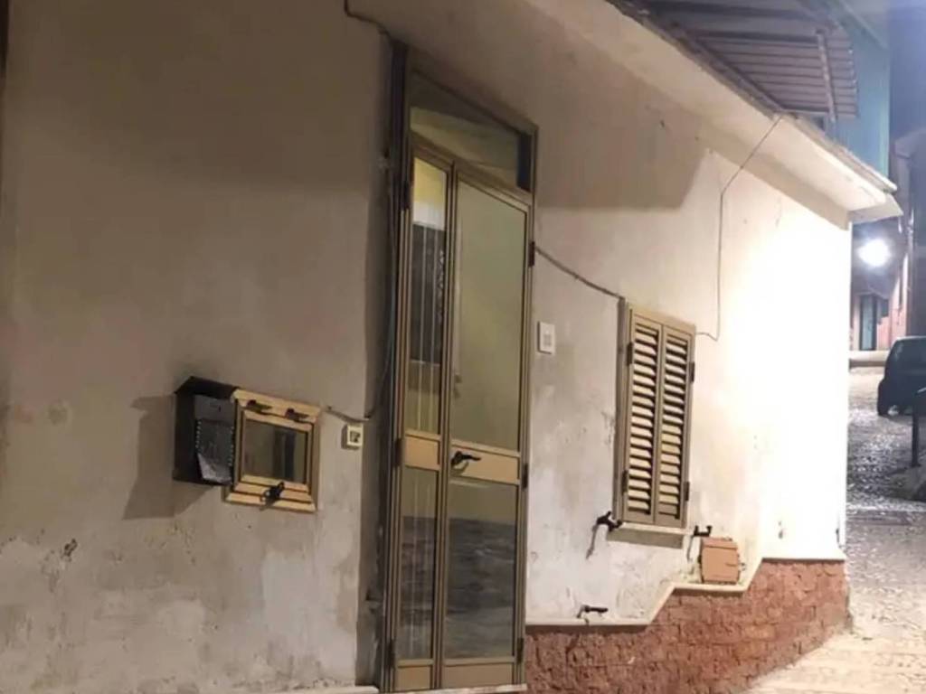 casa indipendente in vendita ad Esperia in zona Monticelli