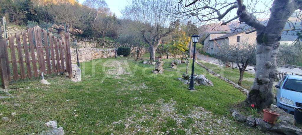 casa indipendente in vendita ad Esperia in zona Monticelli