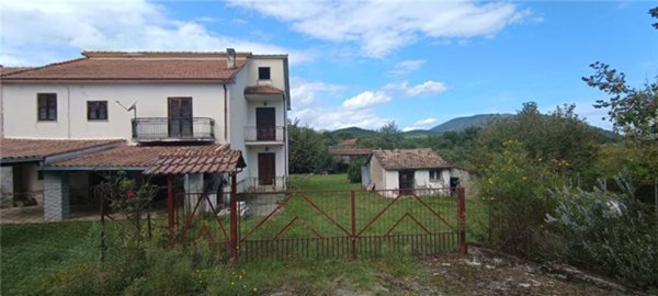 casa indipendente in vendita ad Esperia in zona Monticelli