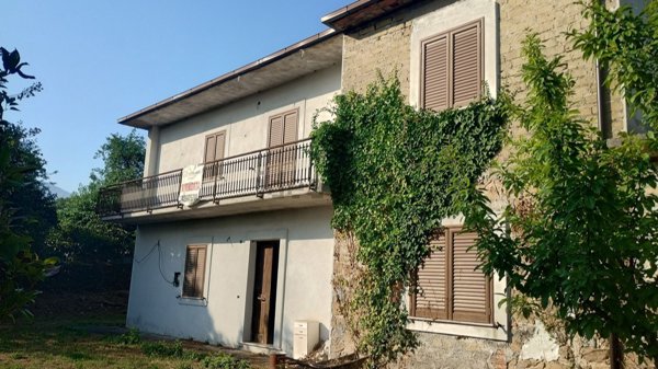 casa indipendente in vendita ad Esperia in zona Monticelli