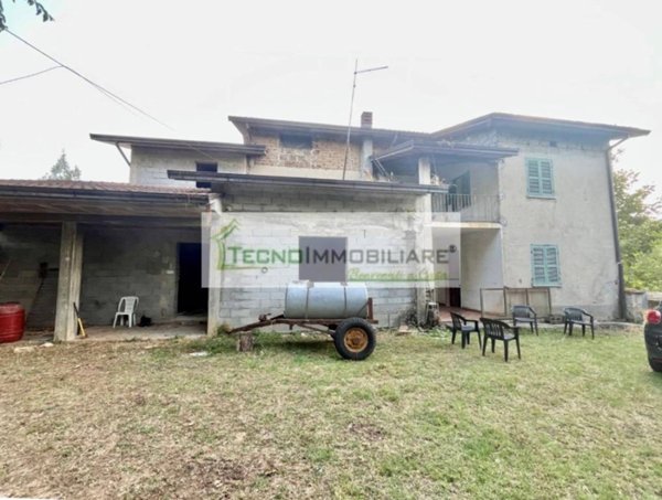 casa indipendente in vendita ad Esperia in zona Monticelli