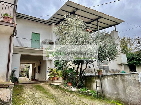 casa indipendente in vendita ad Esperia in zona Monticelli