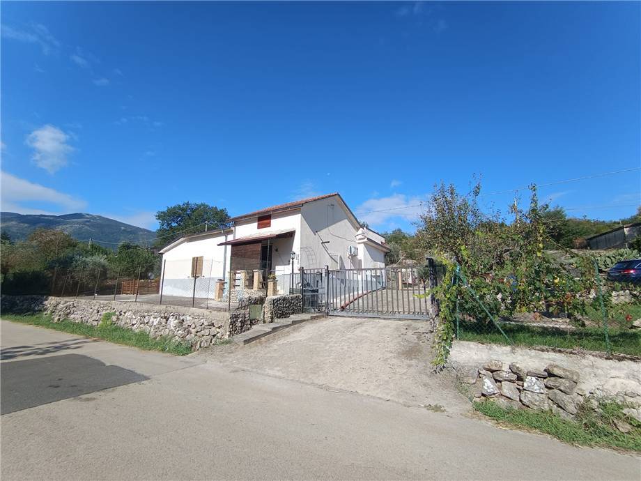 casa indipendente in vendita ad Esperia in zona Monticelli