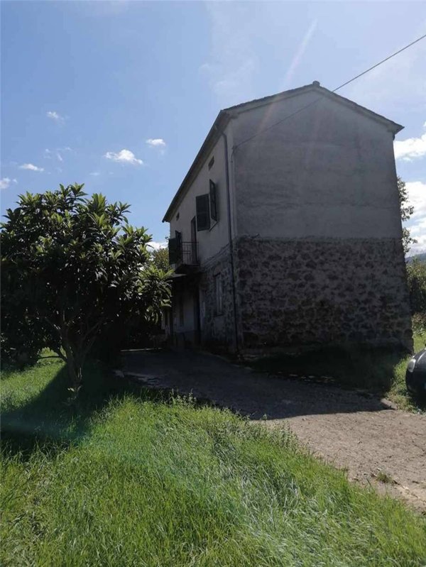 casa indipendente in vendita ad Esperia in zona Monticelli