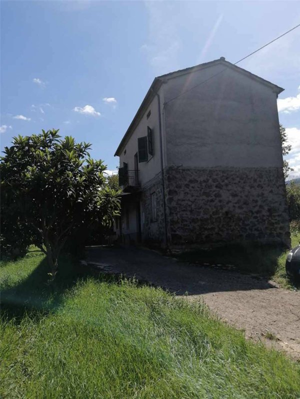 casa indipendente in vendita ad Esperia in zona Monticelli