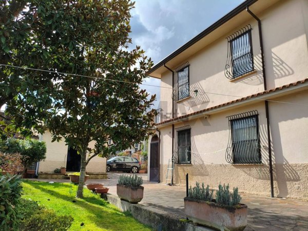 casa indipendente in vendita ad Esperia in zona Monticelli