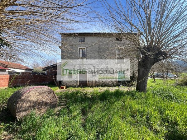 casa indipendente in vendita ad Esperia in zona Monticelli