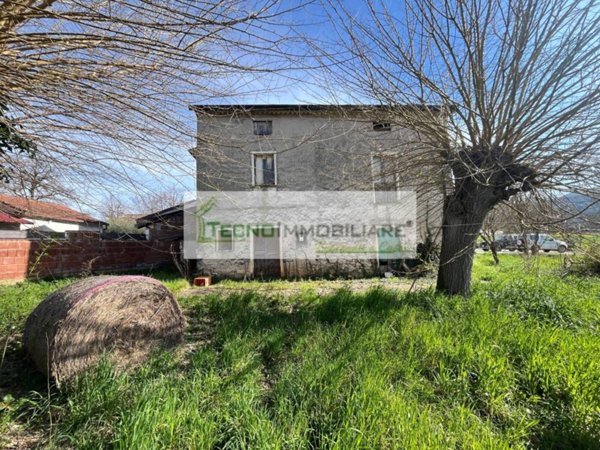 casa indipendente in vendita ad Esperia in zona Monticelli