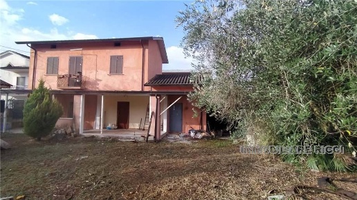casa indipendente in vendita ad Esperia in zona Monticelli