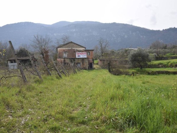casa indipendente in vendita ad Esperia in zona Monticelli