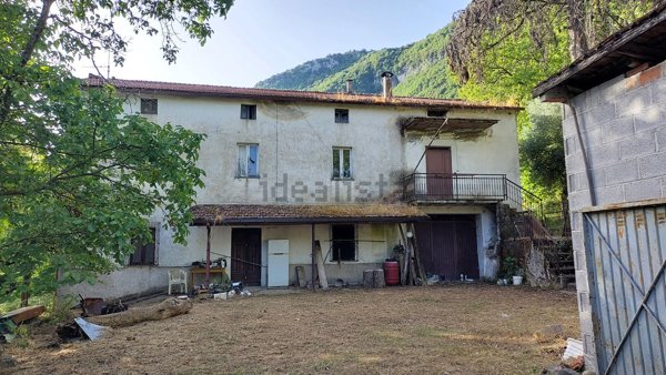 casa indipendente in vendita ad Esperia in zona Monticelli