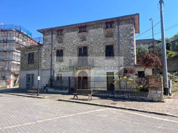 casa indipendente in vendita ad Esperia in zona Monticelli