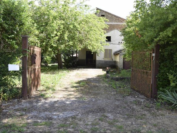 casa indipendente in vendita ad Esperia in zona Monticelli