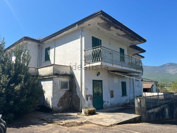 casa indipendente in vendita ad Esperia in zona Monticelli
