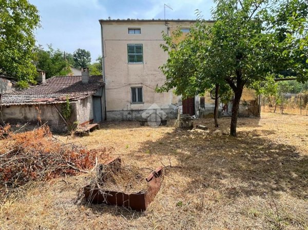 casa indipendente in vendita ad Esperia in zona Monticelli