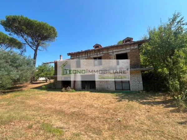 casa indipendente in vendita ad Esperia in zona Monticelli