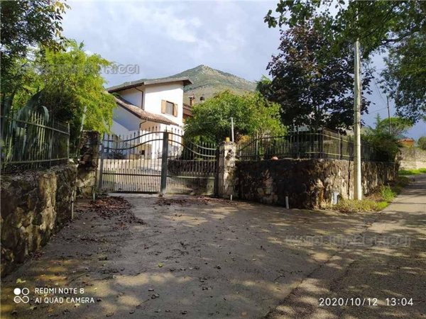 casa indipendente in vendita ad Esperia in zona Monticelli