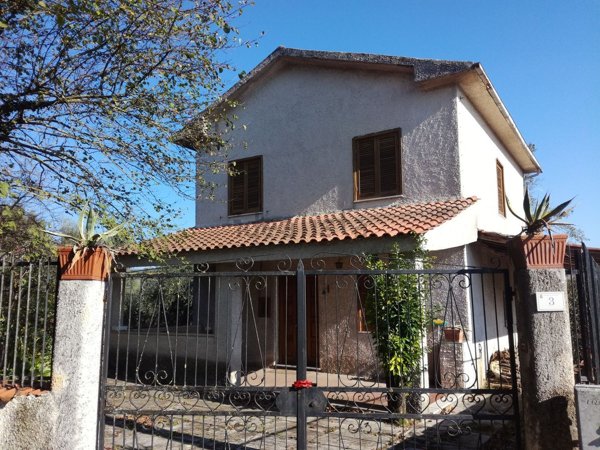 casa indipendente in vendita a Ferentino
