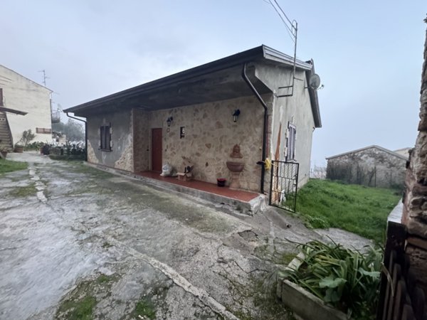 casa indipendente in vendita a Ferentino