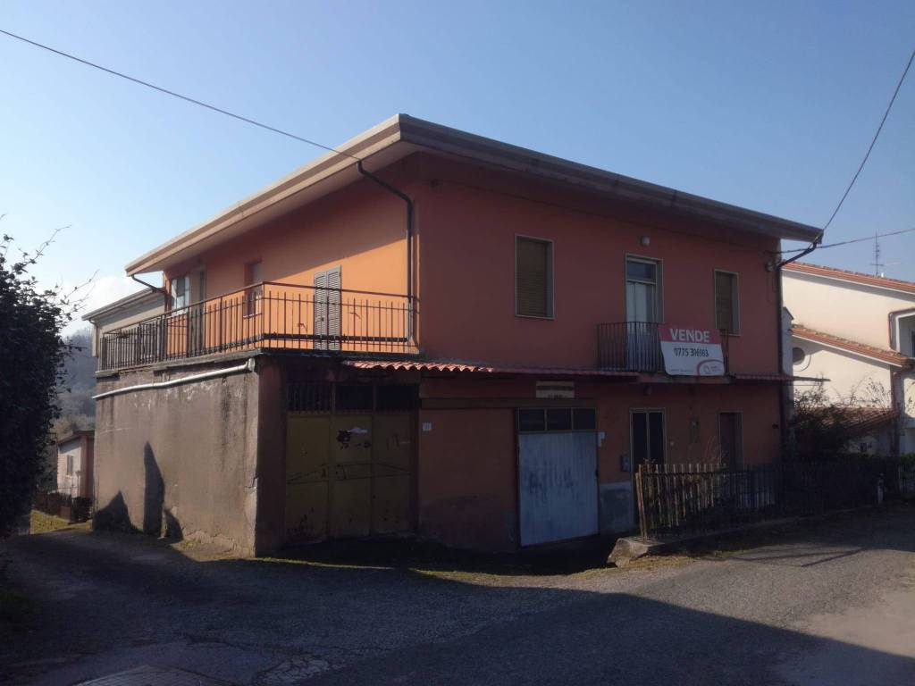 casa indipendente in vendita a Ferentino