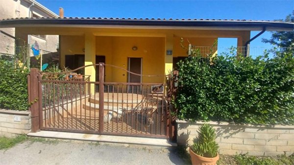 casa indipendente in vendita a Ferentino