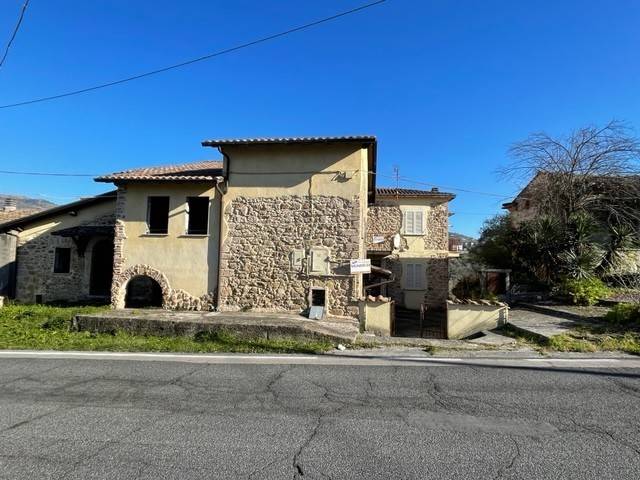 casa indipendente in vendita a Ferentino