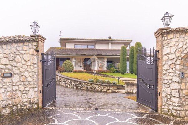 casa indipendente in vendita a Ferentino