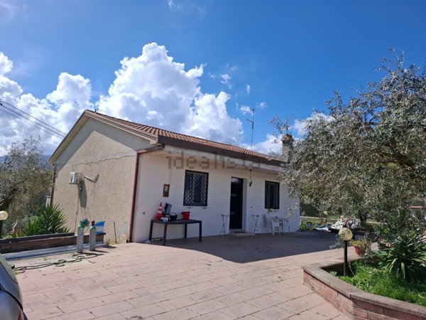 casa indipendente in vendita a Ferentino