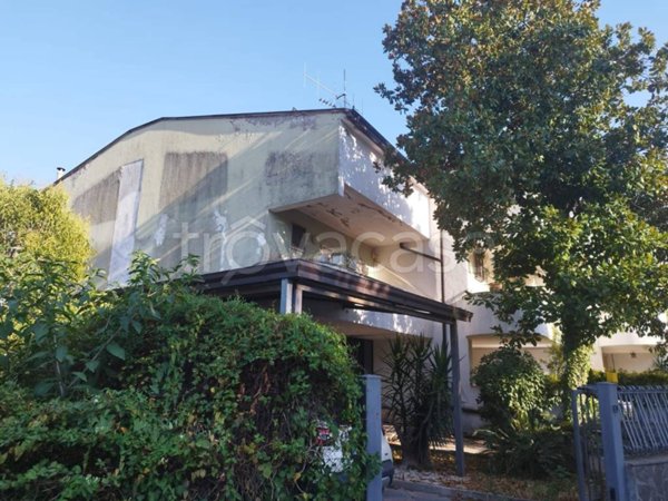 casa indipendente in vendita a Ferentino
