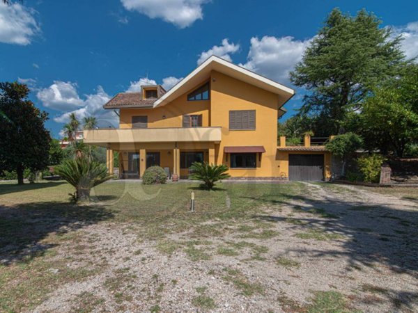 casa indipendente in vendita a Ferentino