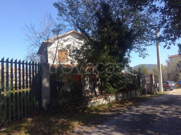 casa indipendente in vendita a Ferentino