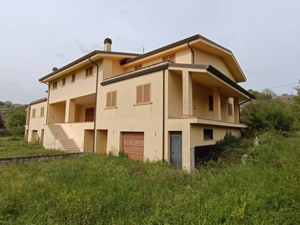 casa indipendente in vendita a Ferentino