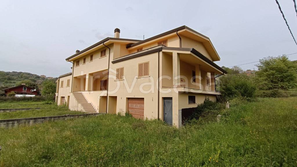 casa indipendente in vendita a Ferentino