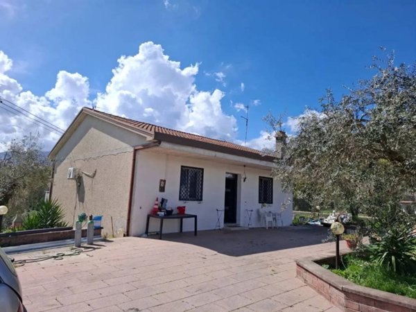 casa indipendente in vendita a Ferentino
