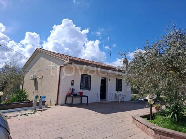 casa indipendente in vendita a Ferentino