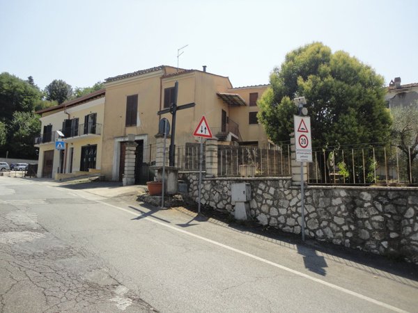 casa indipendente in vendita a Ferentino