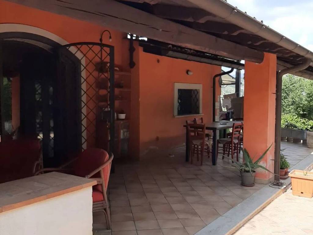 casa indipendente in vendita a Ferentino