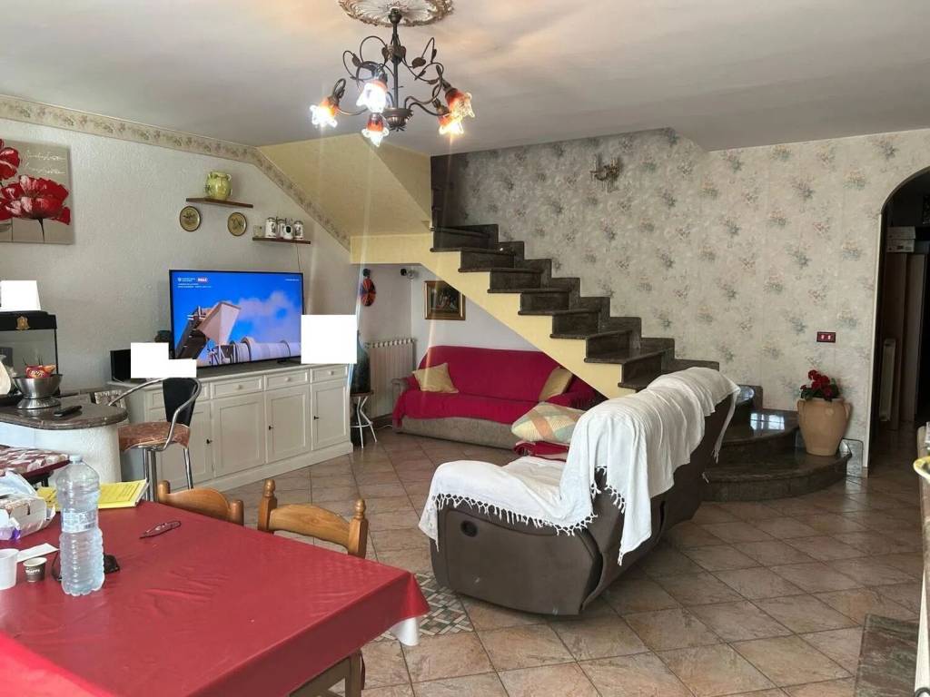 casa indipendente in vendita a Ferentino