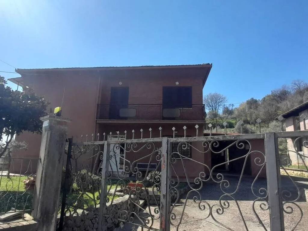 casa indipendente in vendita a Ferentino