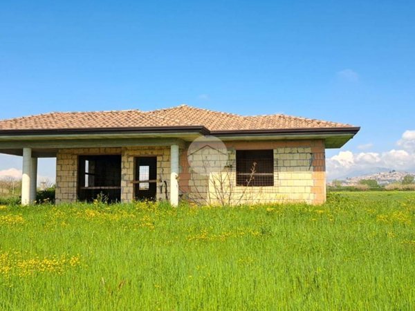 casa indipendente in vendita a Ferentino
