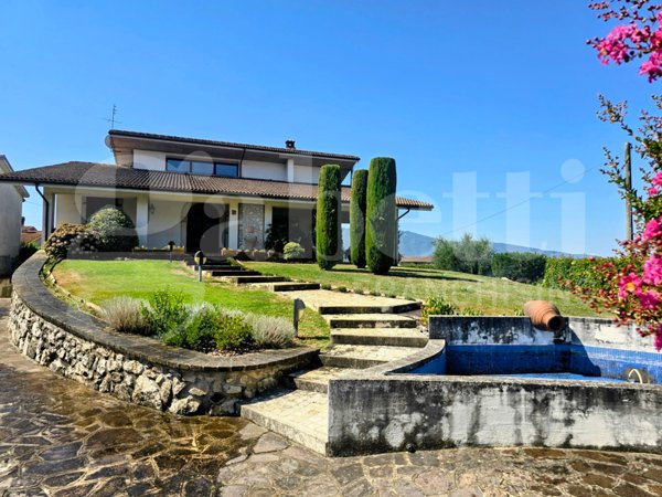 casa indipendente in vendita a Ferentino