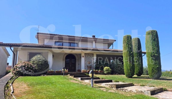 casa indipendente in vendita a Ferentino
