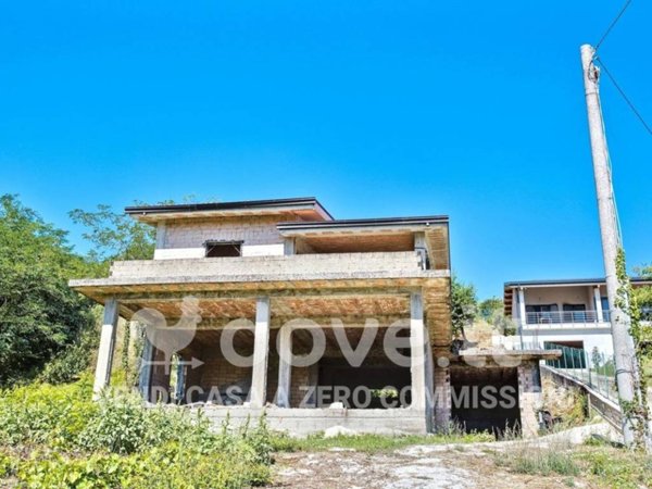 casa indipendente in vendita a Ferentino