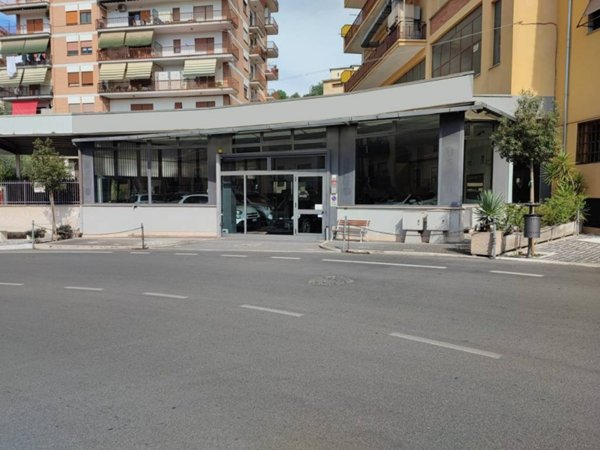 locale commerciale in vendita a Ferentino