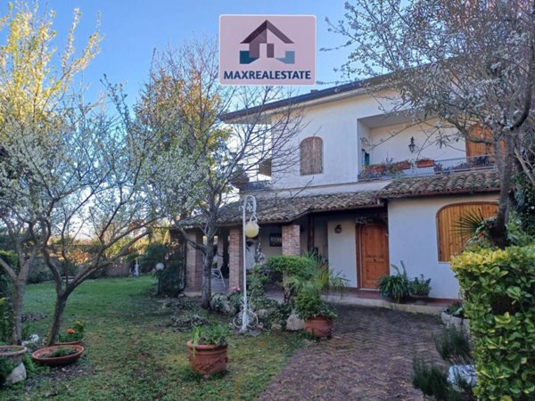 casa indipendente in vendita a Ferentino