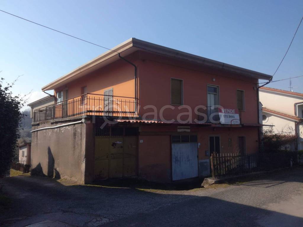 casa indipendente in vendita a Ferentino