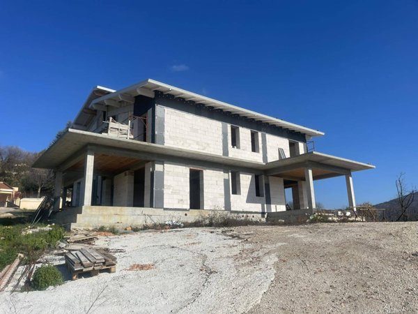 casa indipendente in vendita a Ferentino