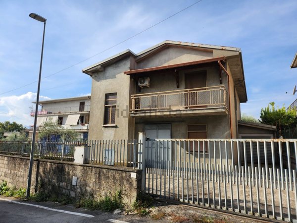 casa indipendente in vendita a Ferentino
